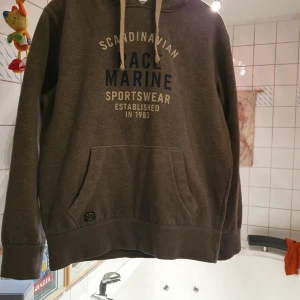 Oversize  unisex tröja från Race marine  - Säljer den har buggy tröja som är användade bara 3 dager. Sitter som över size.och matcherar till allt.finns fler bilder och köpare står på frakt 