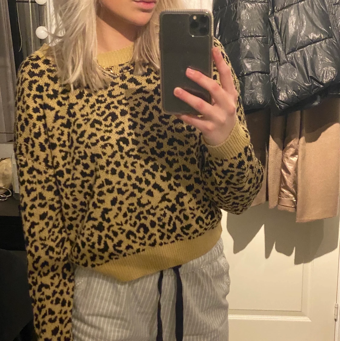 Stickad tröja leopard 