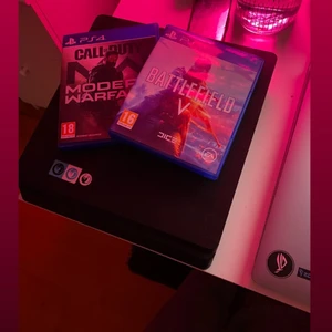 Ps4 slim 1tb - Säljer en ps4 ingen användning av denna, kommer ej med kontroll därför säljer jag den billigt! Funkar perfekt! Kan skicka med en okej fungerande kontroll för att ni ska kunna börja ställa up spel oså!