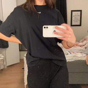 Nike T-shirt  - En oversizes Nike tröja, storlek L passar som M. Använd 1 gång