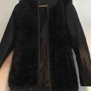  - Jacka från veromoda.super fin men är för liten för mig pga graviditet ...  knappt använd . 