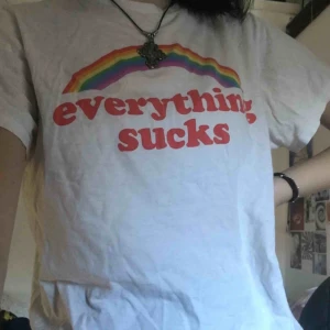  - T-shirt från hot topic, köpt i Las vegas. Ganska använd men fortfarande superfet 😎