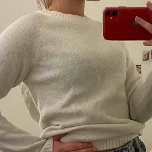  - Sååå skön och fin tröja ifrån lager 157, minns inte vad jag köpte den för men har för mig att det var runt 200. Använd endast 1-2 gånger och säljer då den är för tajt runt armarna för mig💕😊