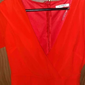 Jumpsuit - Jumpsuit från Glamoruous. Använd en gång endast. Jätte fin färg på sommaren!