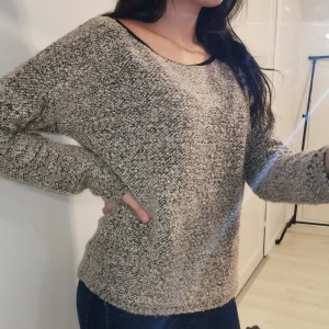 Stilig varm tröja  - Väldigt sällan använd av mig. 