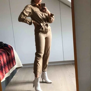  - Supersnygg byxdress från H&M. Använd en gång.  Fraktar eller möter upp! 