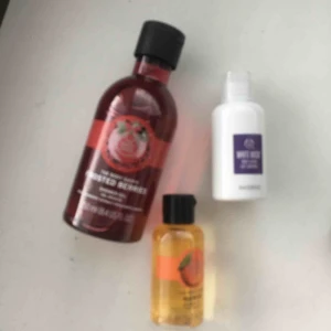  - Frosten berries shower gel, mango shower gel, white musk body lotion Säljer allt för 75kr annars 25 var för sig