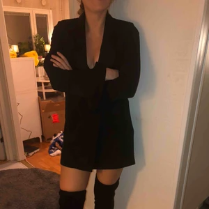  - Aldrig använd blazerdress från missguided. Madison beer kollektion. Endast testat, jag är 173 lång. Köparen står för frakt. Ordpris 549kr 