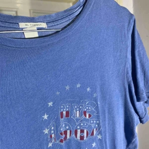  - S, passar en M.  Så skön och chillad tröja 