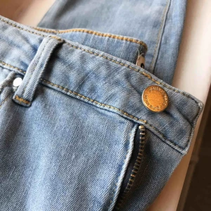  - Gina Tricot jeans, använda en gång. 