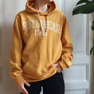 ☄ Gul hoodie från Pull & Bear  ☄ 40 kr + 66 kr frakt 