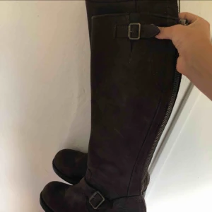  - Johnny bulls knappt använda men typ bara stått i flera år vilket syns. 