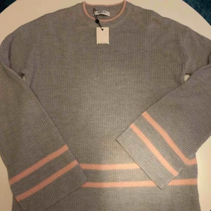 S - Oanvänd stickad tröja🥰 Köparen står för frakt:)