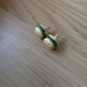  - Hamburgeörhänge oanvända 