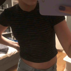  - Jättemjuk T-shirt ifrån Zara, använd typ 2-3 gånger 💜 Du står för frakt!