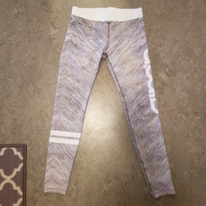  - Tränings leggins från aimn i storlek s. Endast testade. Vid frakt står köparen för frakten.  