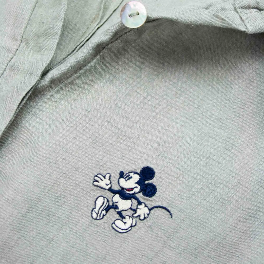 Vintage ca 90s Disney Donaldson linen hooded tunic dress with Mickey Mouse embroidery in grey BRAND Donaldson, licensed by The Walt Disney Company SIZE Label: 42, fits XS-S Free shipping! Read the full description at our website majorunit.com No returns. Klänningar.