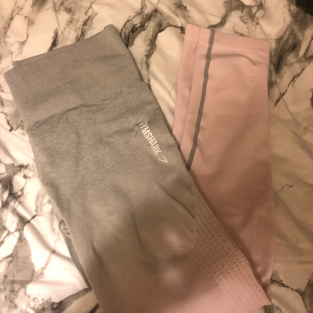 Rosa ombre tights från gymshark som inte längre går att köpa. Extremt stretchiga och sköna. Strl L skulle dock också kunna passa någon med M som är lång. ”Innertrosan” har jag tagit bort 😊. Jeans & Byxor.