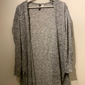 Grå kofta -S - Grå kofta i storlek S från hm. 40kr+ frakt