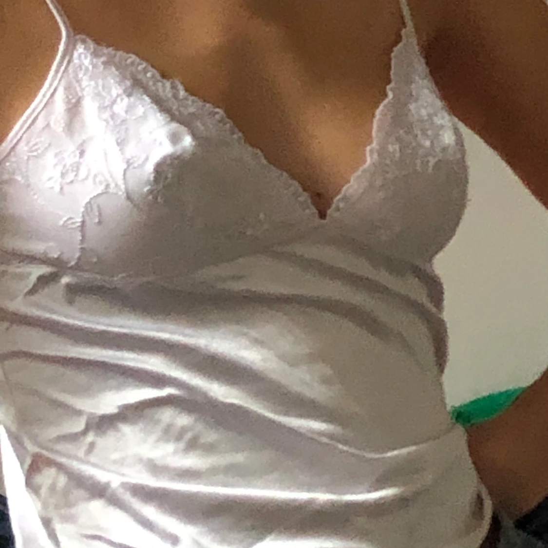 Spets-linne i satintyg