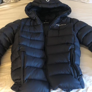 Vinter Sail racing jacka dam strlk 170 - Säljer min sail racing jacka som är i super skick. Modellen är gravity down jacket. Storlek s.💓 skriv för mer info.💓
