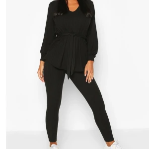 Mysdress - En ribbad mydress som är jätte skön och super fin men gillade inte hur den satt på mig. Är strl 38 men sitter ganska tajt. Skit mysig nu för vintern. Inte använd en ända gång. ( frakt tillkommer 