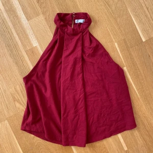 Röd polotopp, storlek XS - Använd max 5 gånger, fint skick!