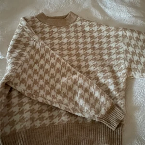 Stickad tröja - Jättefin stickad och varm tröja från h&m.