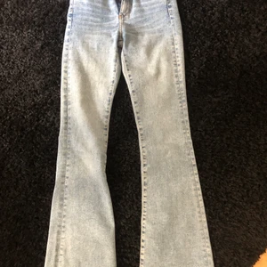 Bikbok jeans - Ett par bootcut jeans från Bikbok! Väldigt fina, bra skick! 