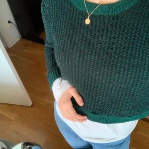 Stickad tröja - Supersöt kort stickad tröja, köpt på Beyonce retro! Kan mötas i Stockholm annars tillkommer frakt 💓