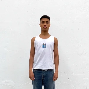 Tröja no:4 - AXELKONSTNAR x PHILIPPA - Vitt secondhand linne med print skapad av @axelkonstnar i samarbete med Philippa Parnevik. 