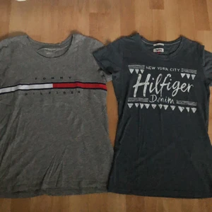 Två Tommy Hilfiger t-shirts  - En grå och en blå/grå t-shirt🦋 Båda stl S. 70kr för båda + frakt 