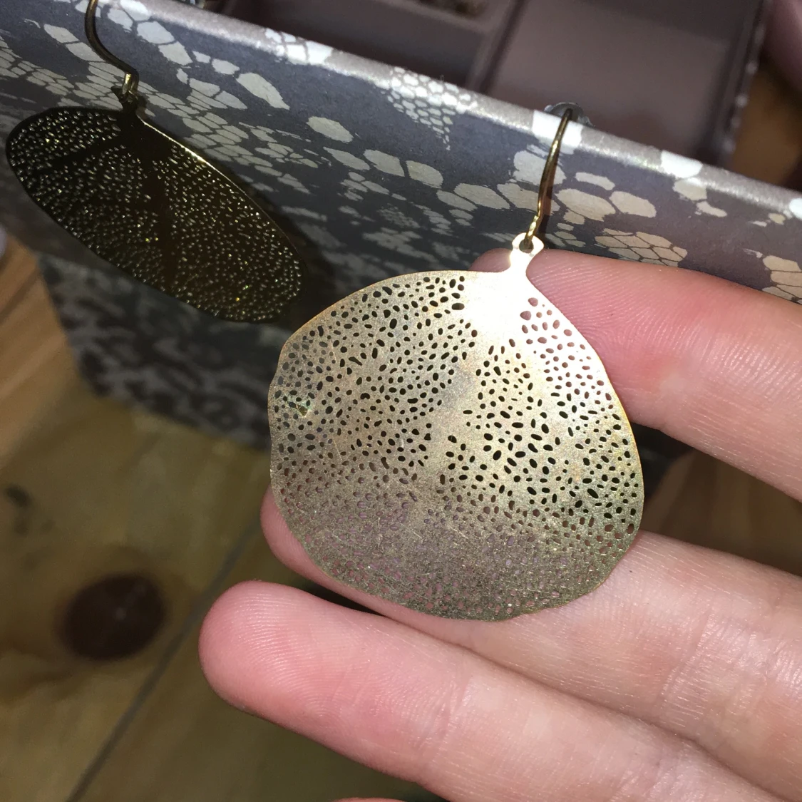 Guldfärgade örhängen till fest eller vardag - 90