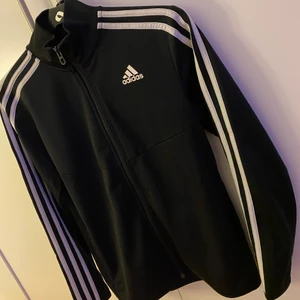 Adidaströja  - Adidas tröja 