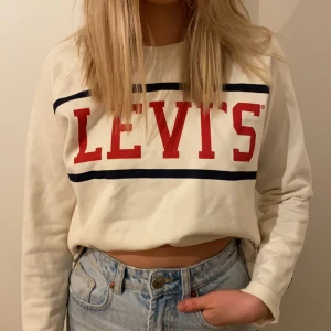 Levis tröja  - Super fin Levis tröja i storlek S som ej kommer till användning 💗 Frakten är gratis och spårbar 🤩