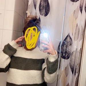 Myströja - Jätte mysig tjocktröja. Perfekt nu när de börjar bli kallt⭐️