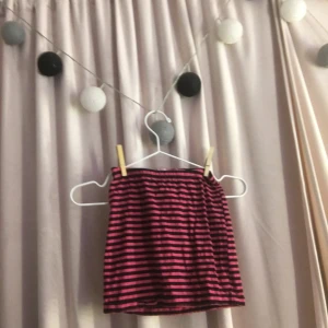 Barn kjol - Barn kjol jag inte vet var jag skaffat ifrån som bara legat i min garderob 