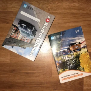 Körkort - Säljer nu två böcker, en teoribok som används inför teoriprovet och en handledarbok till din handledare. 