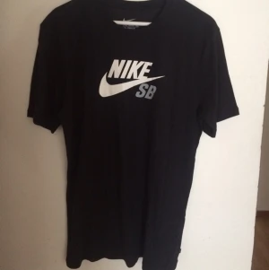  - Snygg, cool osv tisha från Nike! Aldrig använd👊🏼