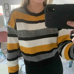  - Fin tröja från H&M, använd några fåtal gånger. Frakten står köparen för.