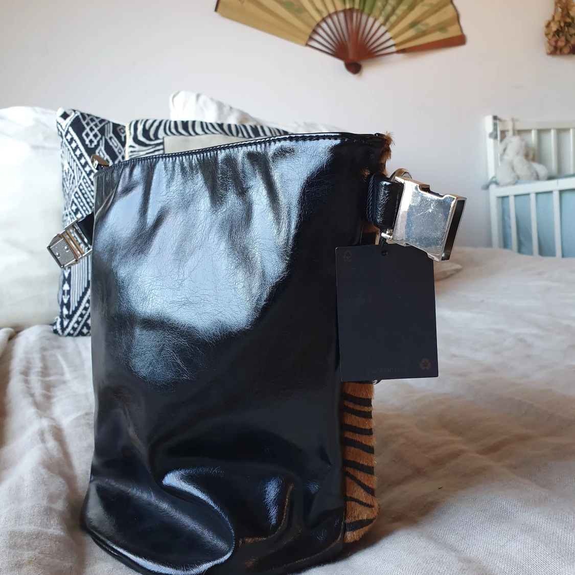 Tigermönstrad bucketväska - 91