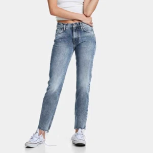  - Jeans från bikbok i modellen JP piper Falcon 52. Säljs inte längre. 