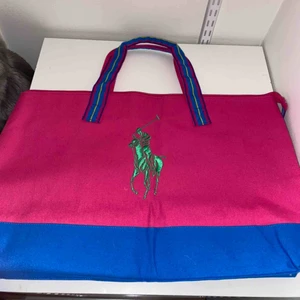  - Ralph Lauren väska med mycket plats. Säljs pga ingen användning