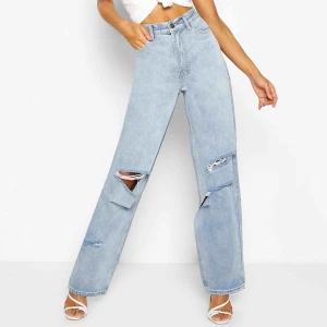  - Jätte snygga jeans omvända!! Slutsåld i denna storlek (s)! Säljer pga jag beställde i fel storlek! Köparen står för frakten!