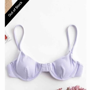  - Säljer denna snygga slutsålda bikinitopp från Zaful! Storlek M men sitter mer som en S. Säljes pga fel storlek. Kan mötas upp i Stockholm eller skicka via post. Köpare står för frakt. 💓