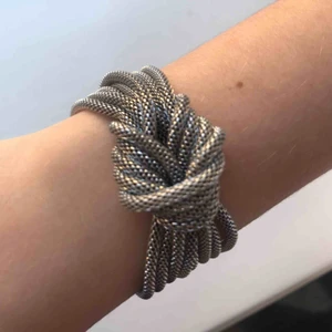  - Coolt armband i metal💖💖