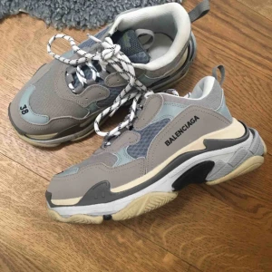  - Balenciaga skor använda en gång men säljer på grund av fel storlek