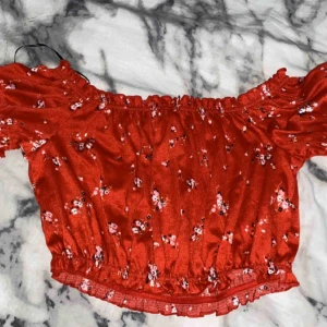  - Har aldrig använt, super fin är den men har gått upp i vikt så kan ej ha på mig men den har bara suttit i garderoben så hoppas den får en ny ägare 