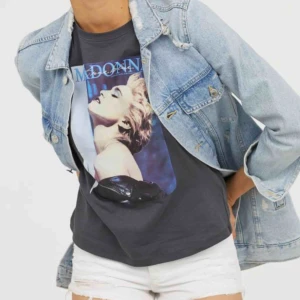  - Madonna T-shirt, knappt använd! 🥰