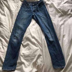 501:or från Levi’s, älskar dessa jeans men då de är för små kan jag inte längre ha dem. Passar till allt och sitter supersnyggt!